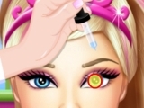 играть Super Barbie eye treatment